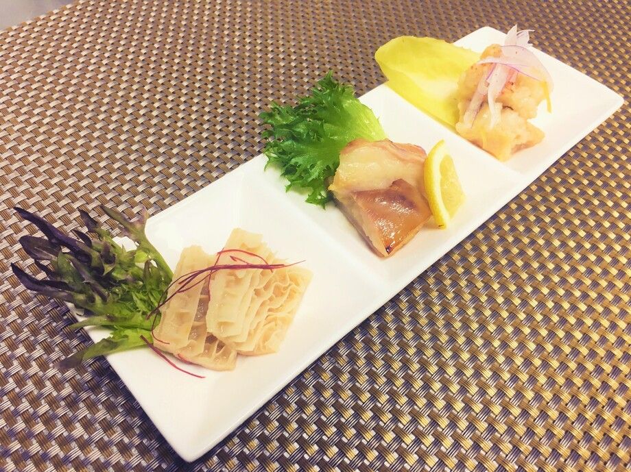 ホルモンの３種盛り（ハチノス・ミノ・赤センマイ）