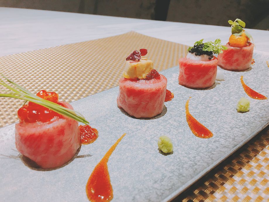 炙り肉寿司４種（イクラ・キャビア・ウニ・フォアグラ）