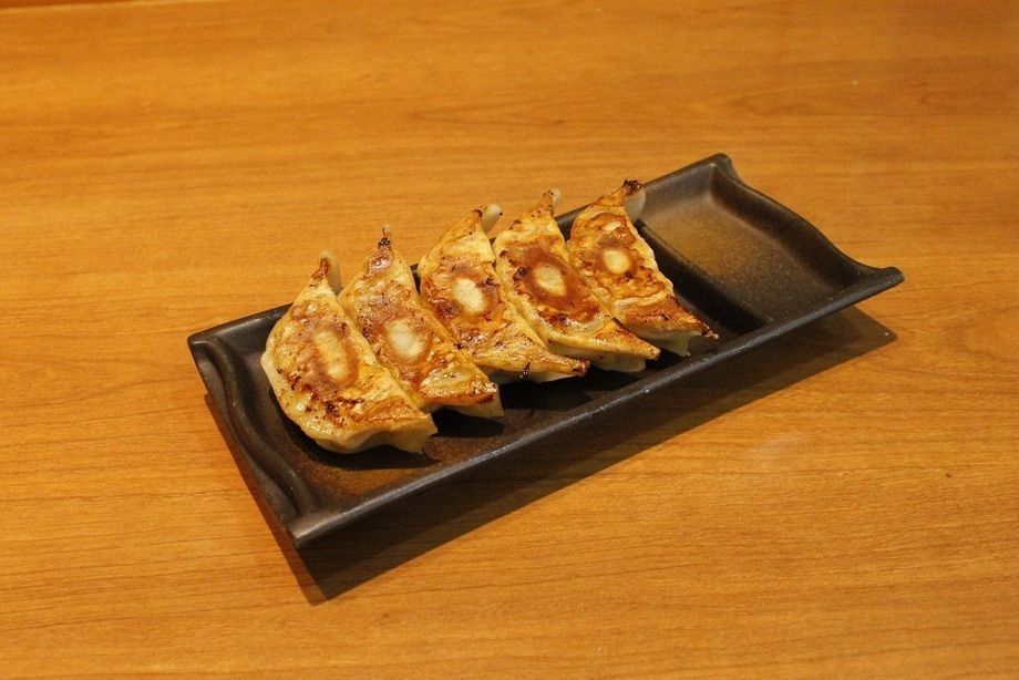 ギョウザ（3個 180円　5個280円）