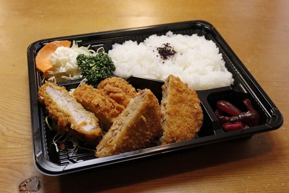 とんかつメンチカツ弁当（550円）