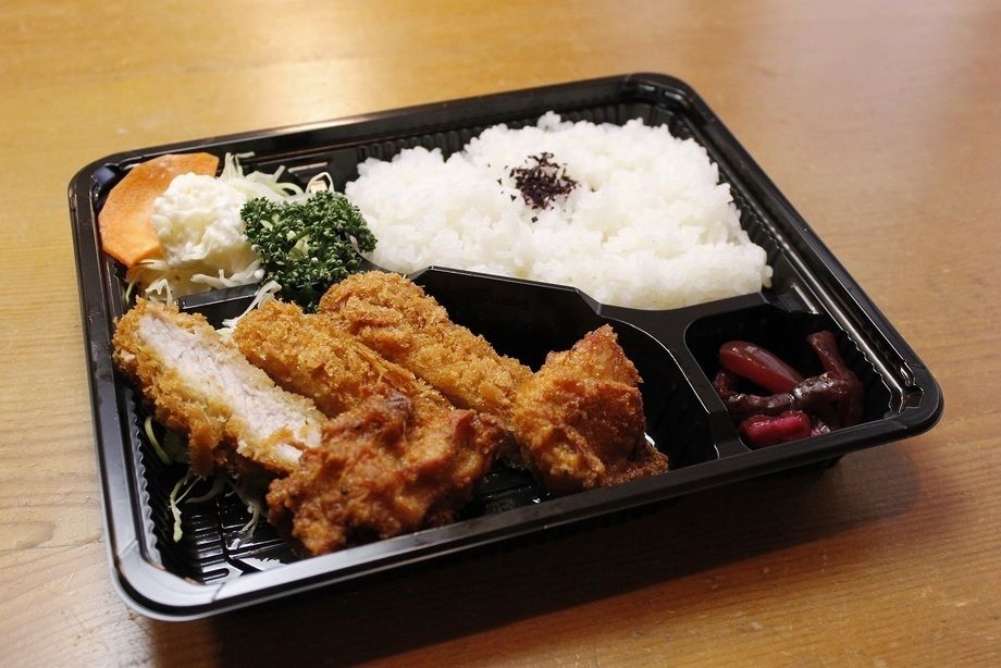 とんかつから揚げ弁当（550円）
