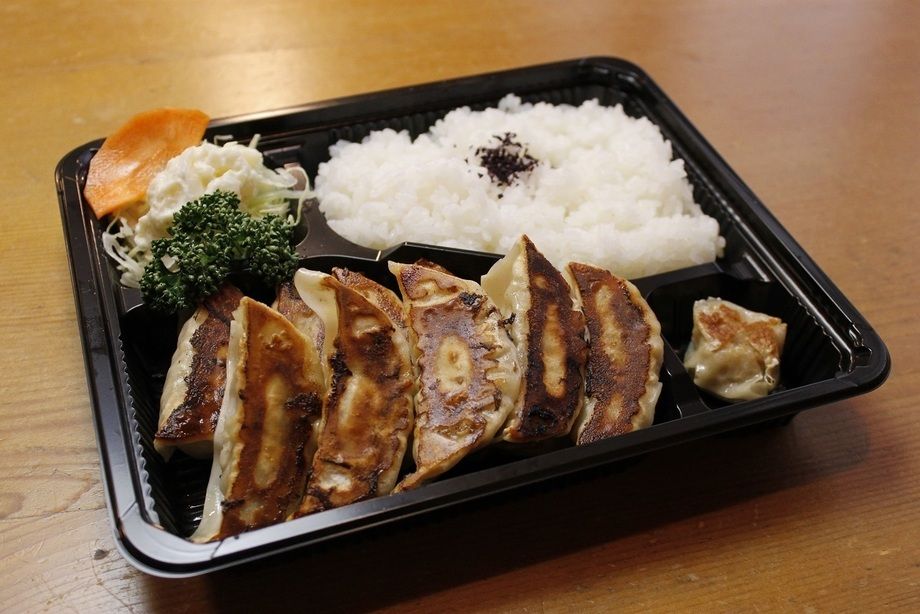 ギョウザ弁当　毎月10日20日30日はギョウザ弁当500円！！（580円）