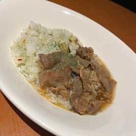 神戸の味「牛すじ煮込みのぼっかけ丼」