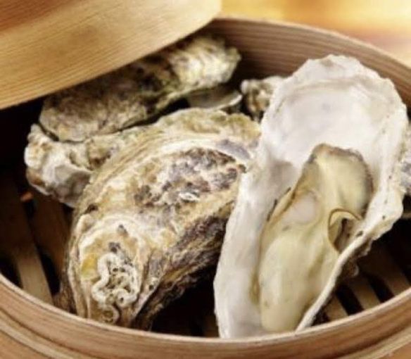 蒸し牡蠣　２個