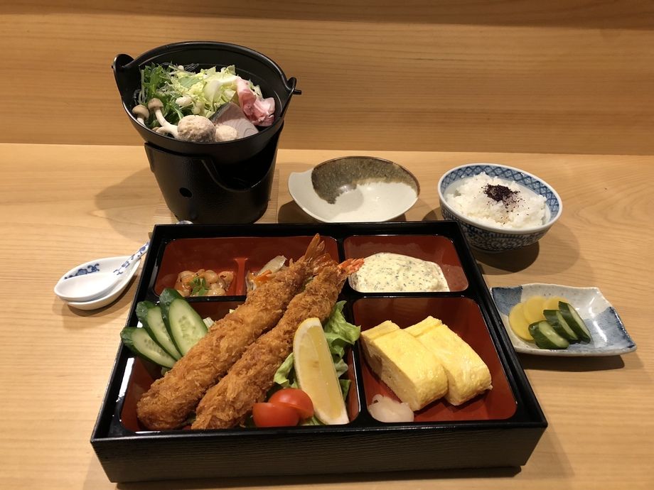 エビフライ弁当定食小鍋付き（2500円）