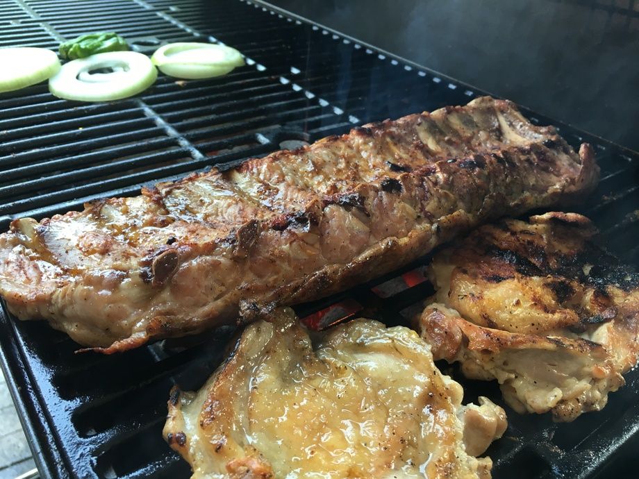 三元豚のバックリブ　650ｇ（6～7本）（2500円）