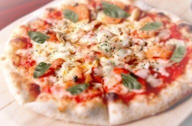 本日のピッツア（S　500円、　L1000円）