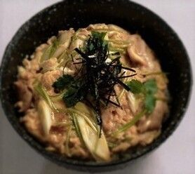 燻製チキンの親子丼