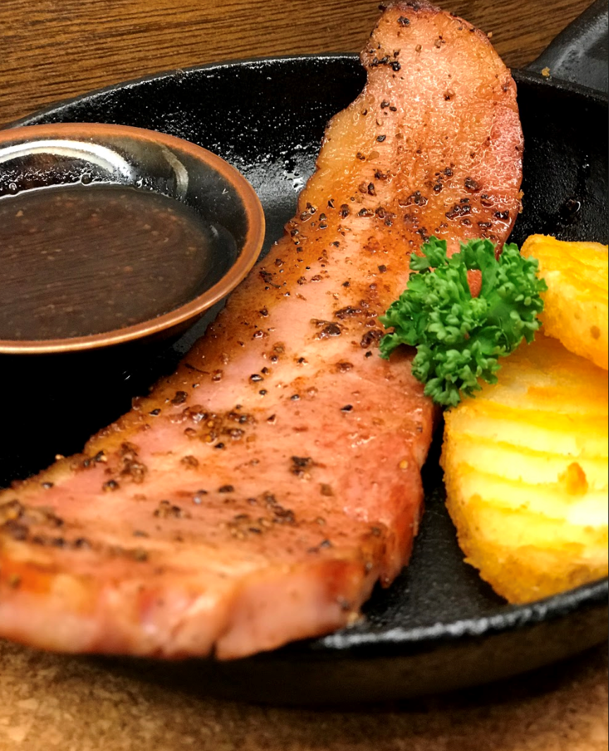 厚切りベーコンの鉄板焼きステーキ