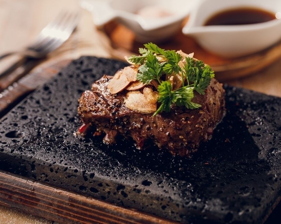 牛フィレ肉の溶岩焼き 100g