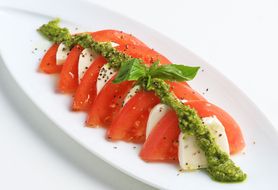 モッツァレラチーズとトマトのカプレーゼ