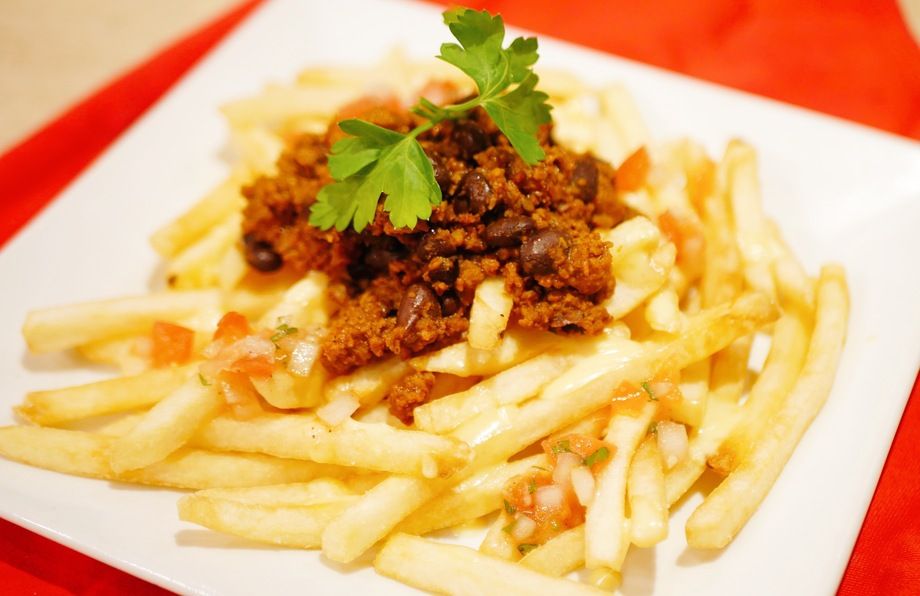 フレンチフライ  お好きなソースでどうぞ（880）