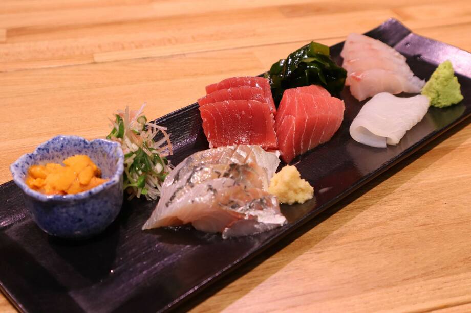 刺身5点盛り（1200円〜）