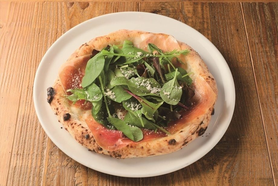 ビアンカ・ネーベ（モッツァレラ・生ハム・ベビーリーフ）