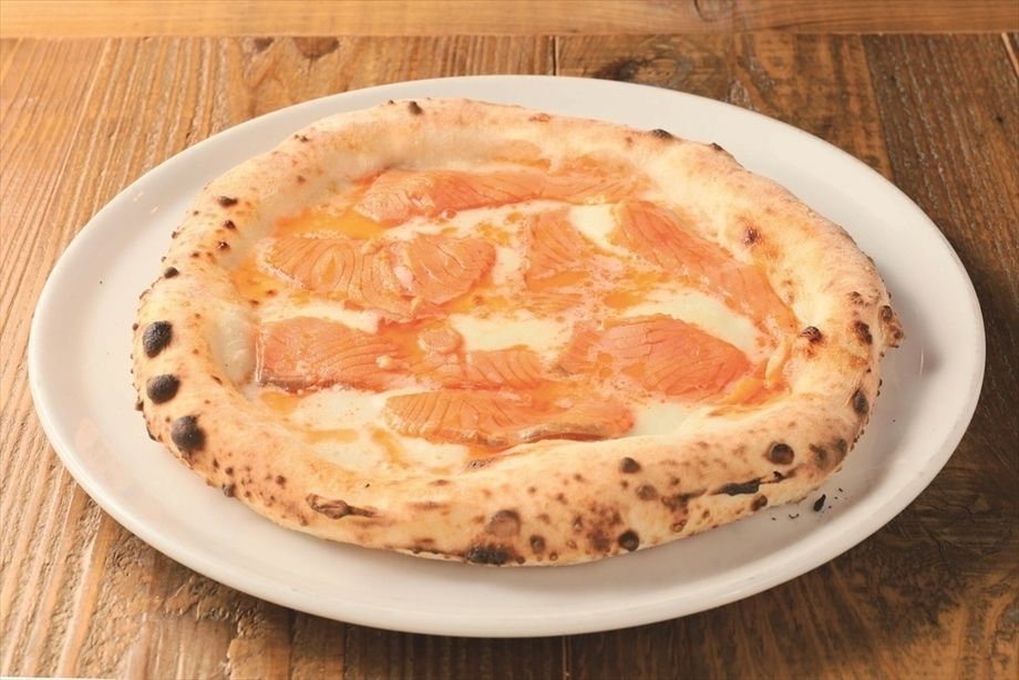 サルモーネ・アフミカータ (モッツァレラ・スモークサーモン)