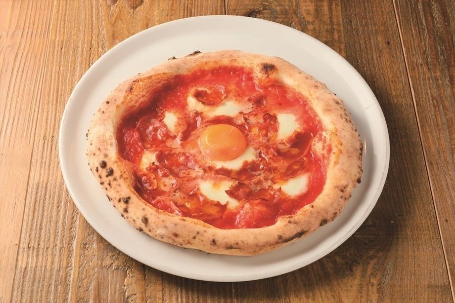 ヴェスヴィオ （トマトソース・モッツァレラ・辛口サラミ・卵黄）