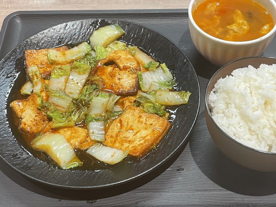 豆腐と白菜の旨辛炒め定食