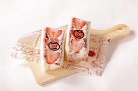 悪魔のいちご（いちご＆生クリーム＆小倉のサンドウィッチ）