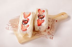 天使のいちご（いちご＆生クリーム＆カスタードのサンドウィッチ）