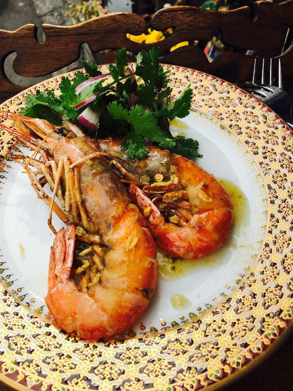 スパイシー揚げ海老パクチー添え