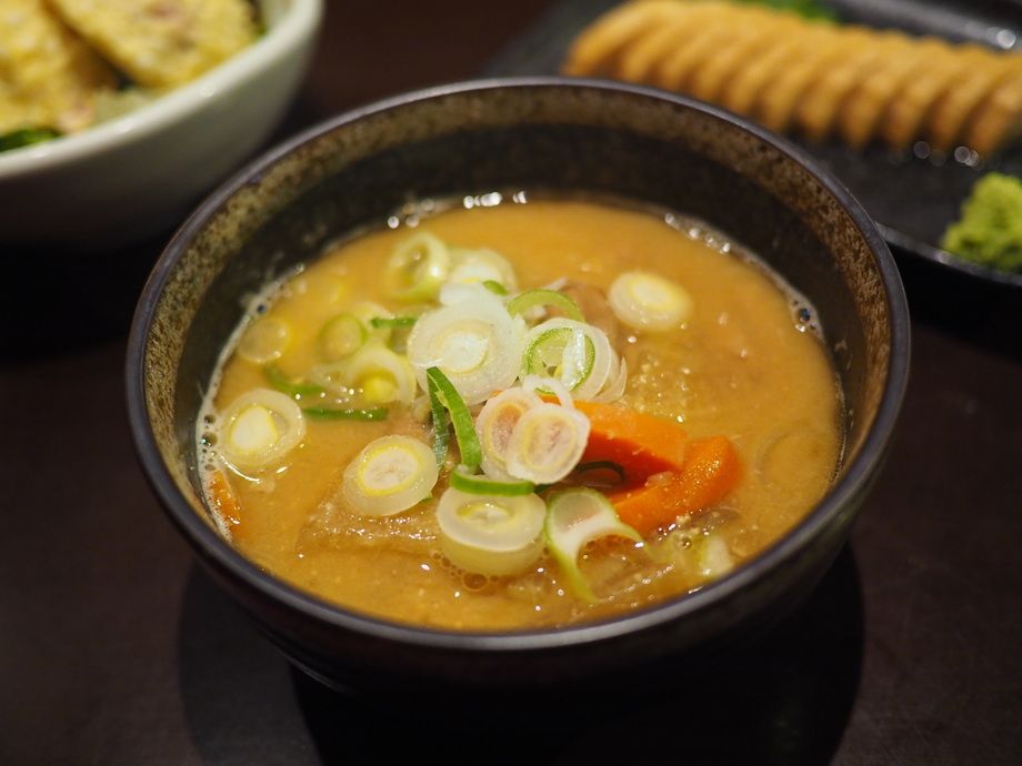 豚もつ煮込み（460円）