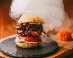 和牛スモークベーコンチーズバーガー