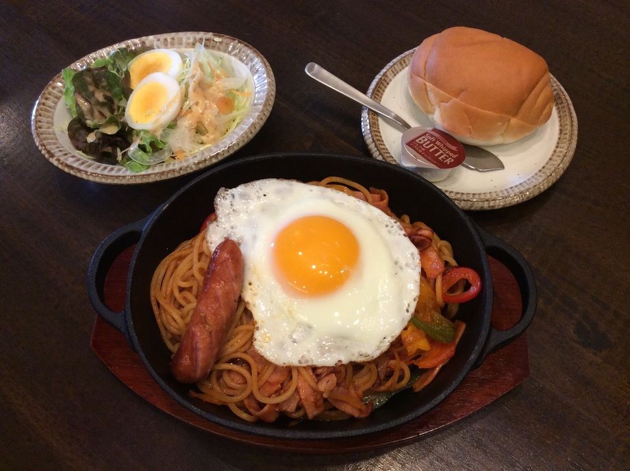 あつあつ鉄板ナポリタン（900）