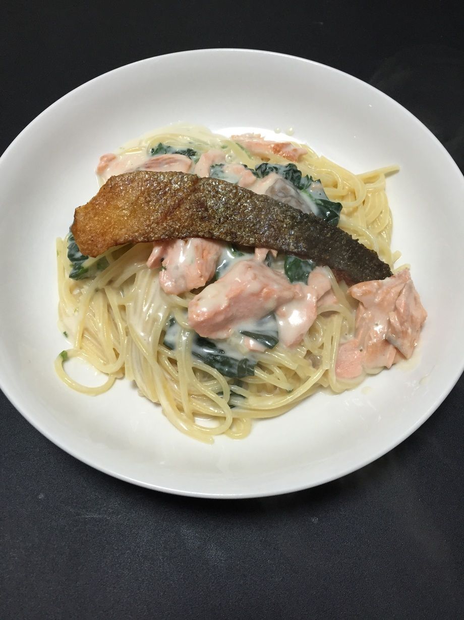 サーモンとほうれん草のクリーム パスタ
