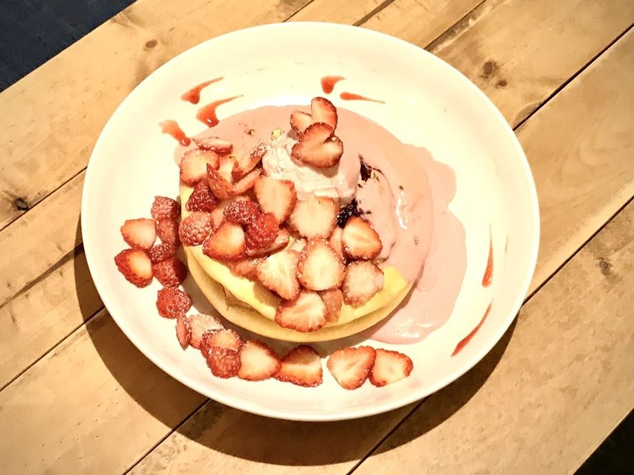いちごミルクパンケーキ（￥1700/half￥1100）