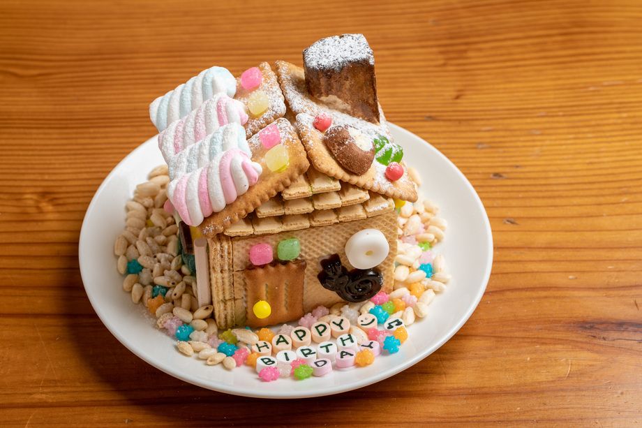 【子供の夢が叶う？！】お菓子の家付きバースデープラン全4品+駄菓子アイス食放+飲放付3700円！