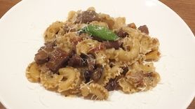 第7番 「牛すじの赤ワイン煮込みパスタ」