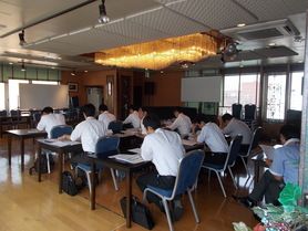 土日・祝日、金曜夜