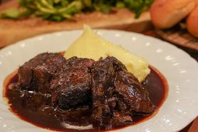 2538名物！牛ホホ肉の赤ワイン煮込み