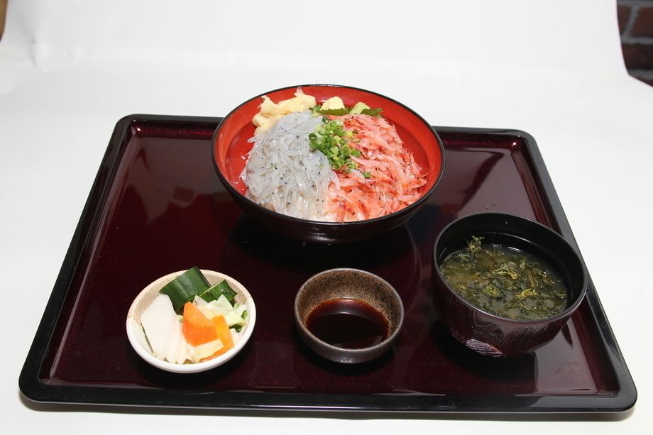 生しらす桜海老丼（限定）（９８０円）