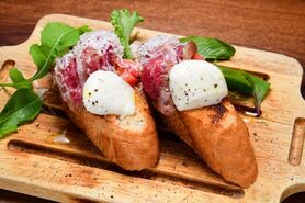 和牛生ハムのブルスケッタ　2ピース