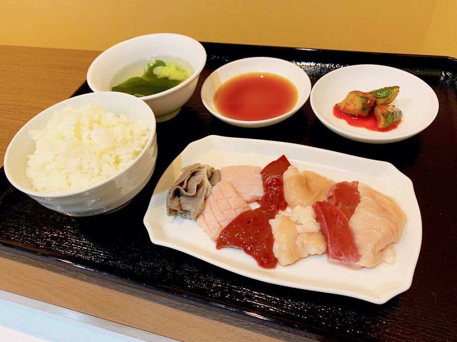 D. ホルモンMIX定食 80g（600）