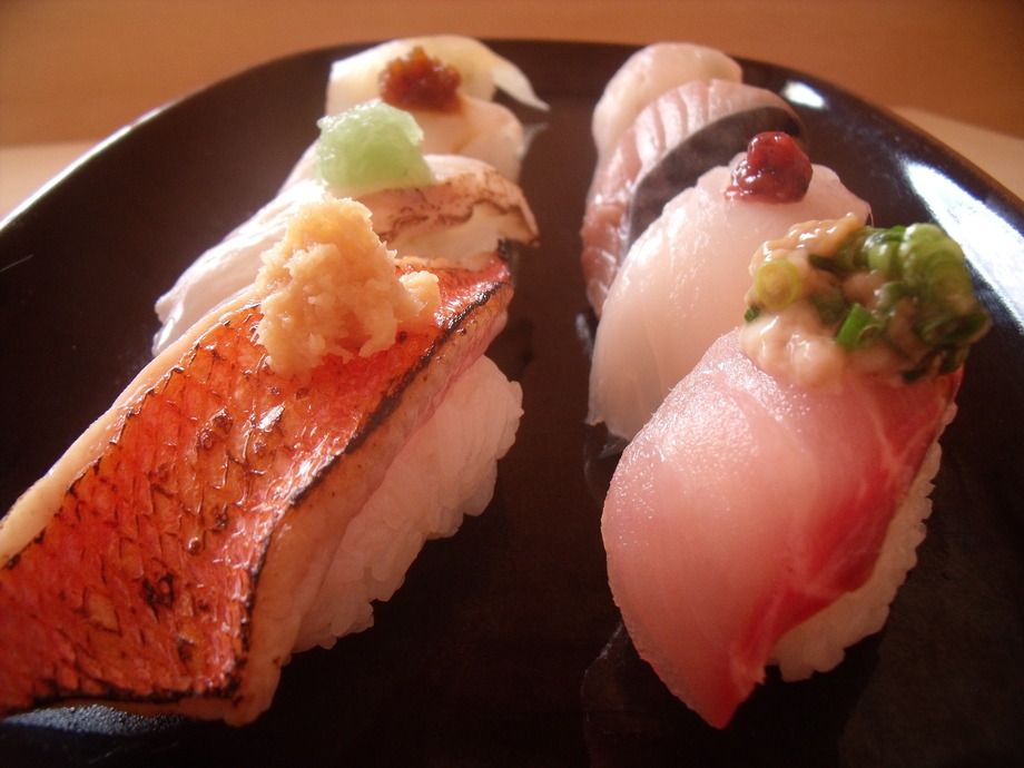 地魚の鮨　８コ（２５５０円）