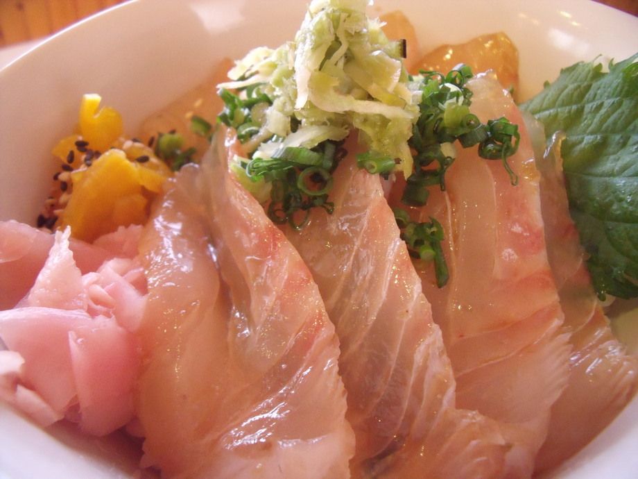 鯛のづけ丼（1700円）