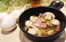 マッシュルームとベーコンのアヒージョ