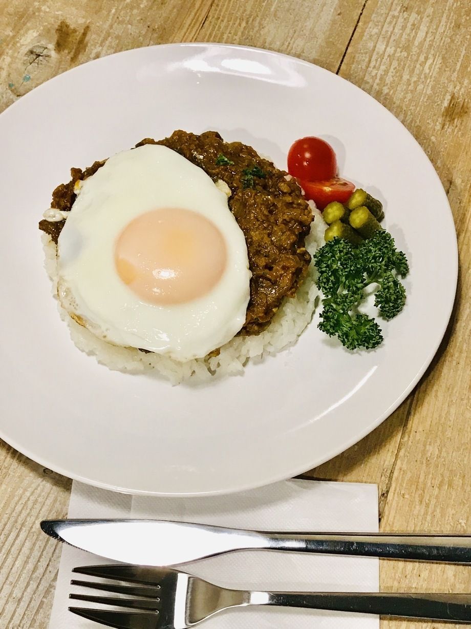 ドライカレー目玉焼