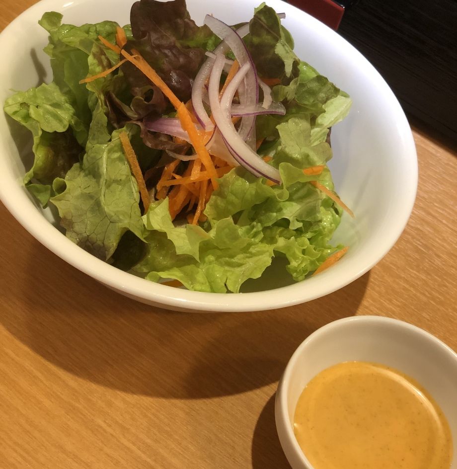 サラダ（120円）