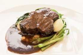 和牛ほほ肉の赤ワイン煮込み	