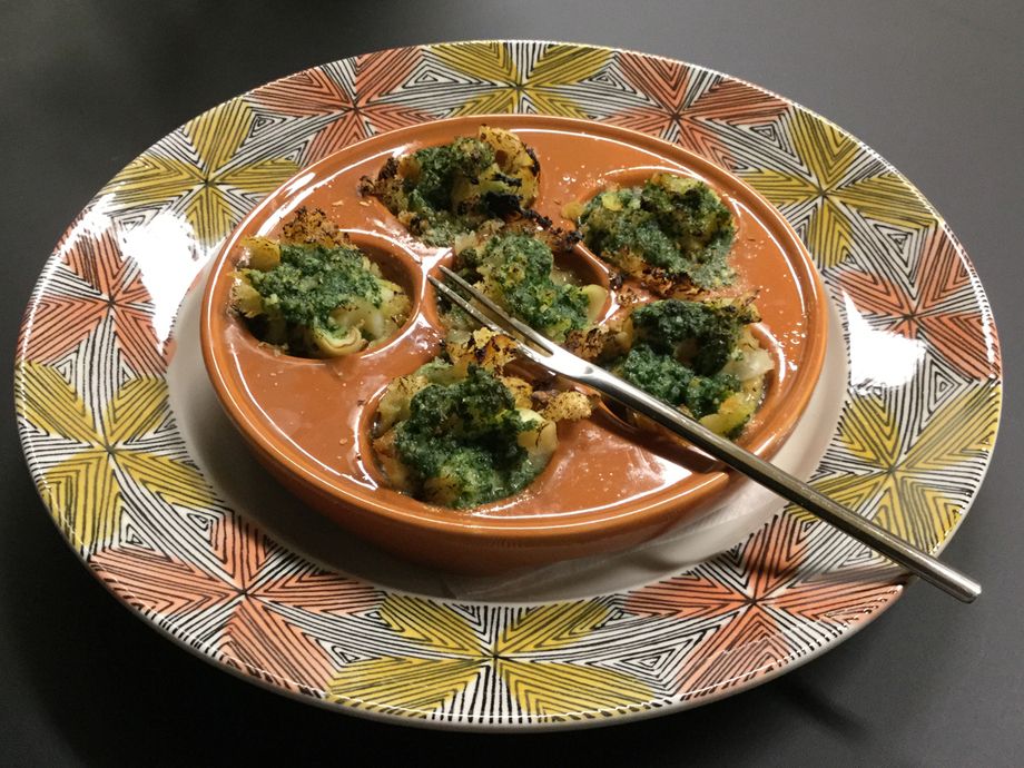 道産つぶ貝のエスカルゴ風