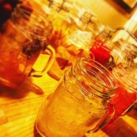 季節の自家製フルーツ酸を使ったカクテル