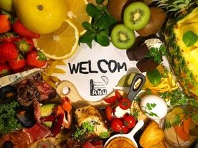 チャージ料金2500円（税込）で1ドリンク400円～