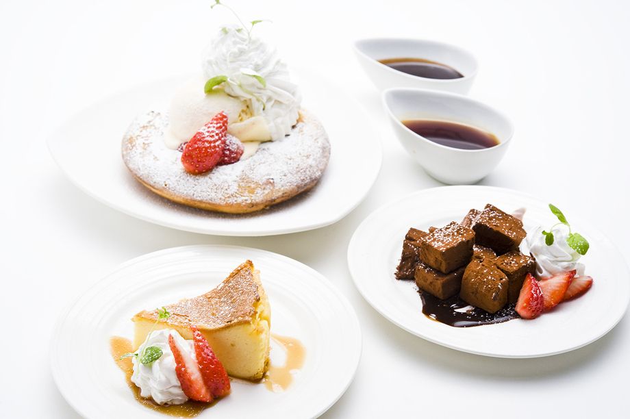 ふわふわパンケーキ Thick Fluffy Pancake ／ ベイクドレモンケーキ Baked Lemon Cheese Cake ／ 生チョコレート Ganache 