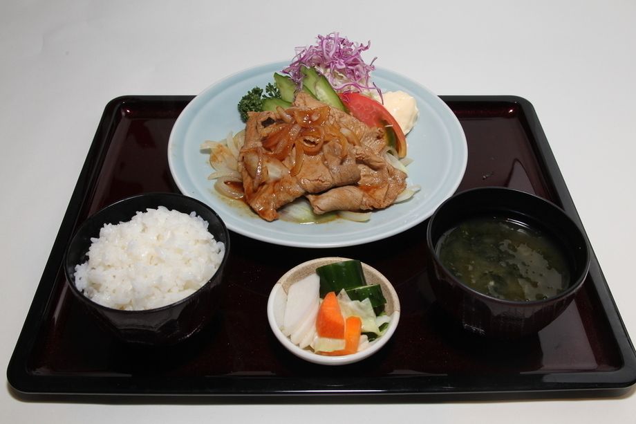 三元豚ロース生姜焼定食（９８０円）