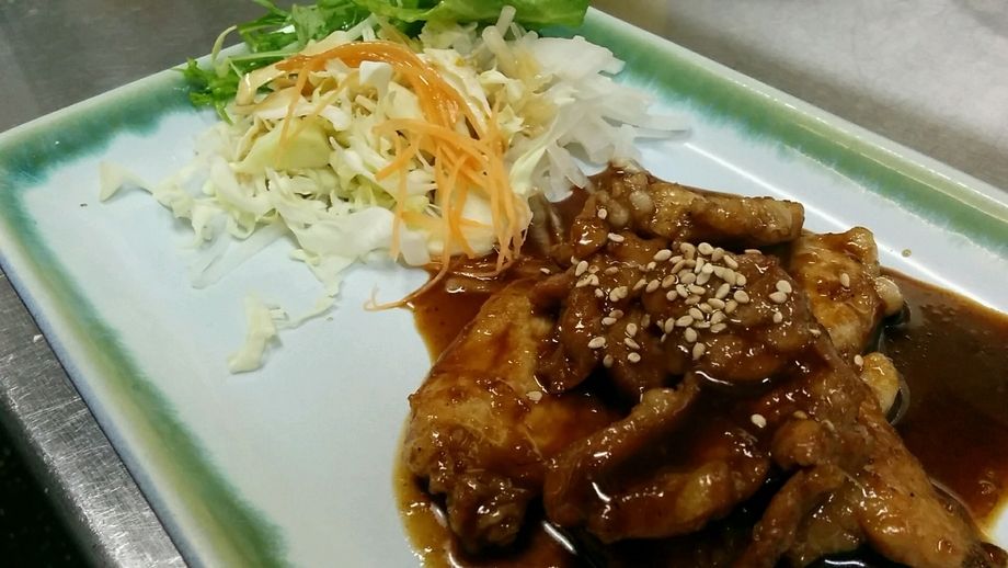 しょうが焼き定食　塩麹で旨みUP!