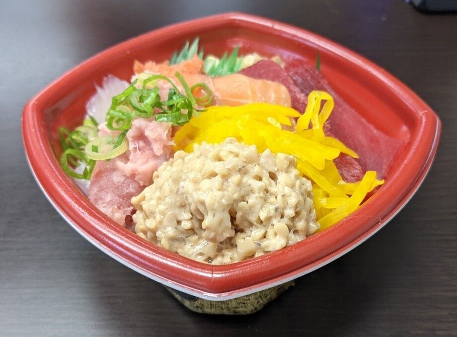 バクダン丼（並盛680円～）