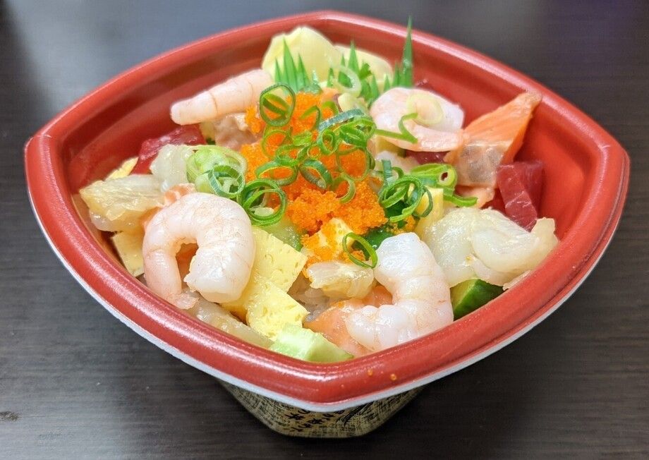 バラ丼（並盛680円（税込）～）